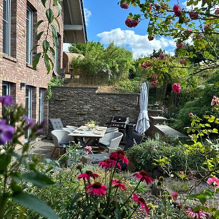 Attraktive Wohnung-Elztalidyll-Zwischen Mosel,Nuerburgring Und Burg Eltz Kollig エクステリア 写真