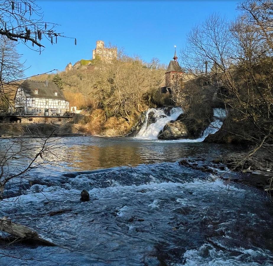 Attraktive Wohnung-Elztalidyll-Zwischen Mosel,Nuerburgring Und Burg Eltz Kollig エクステリア 写真