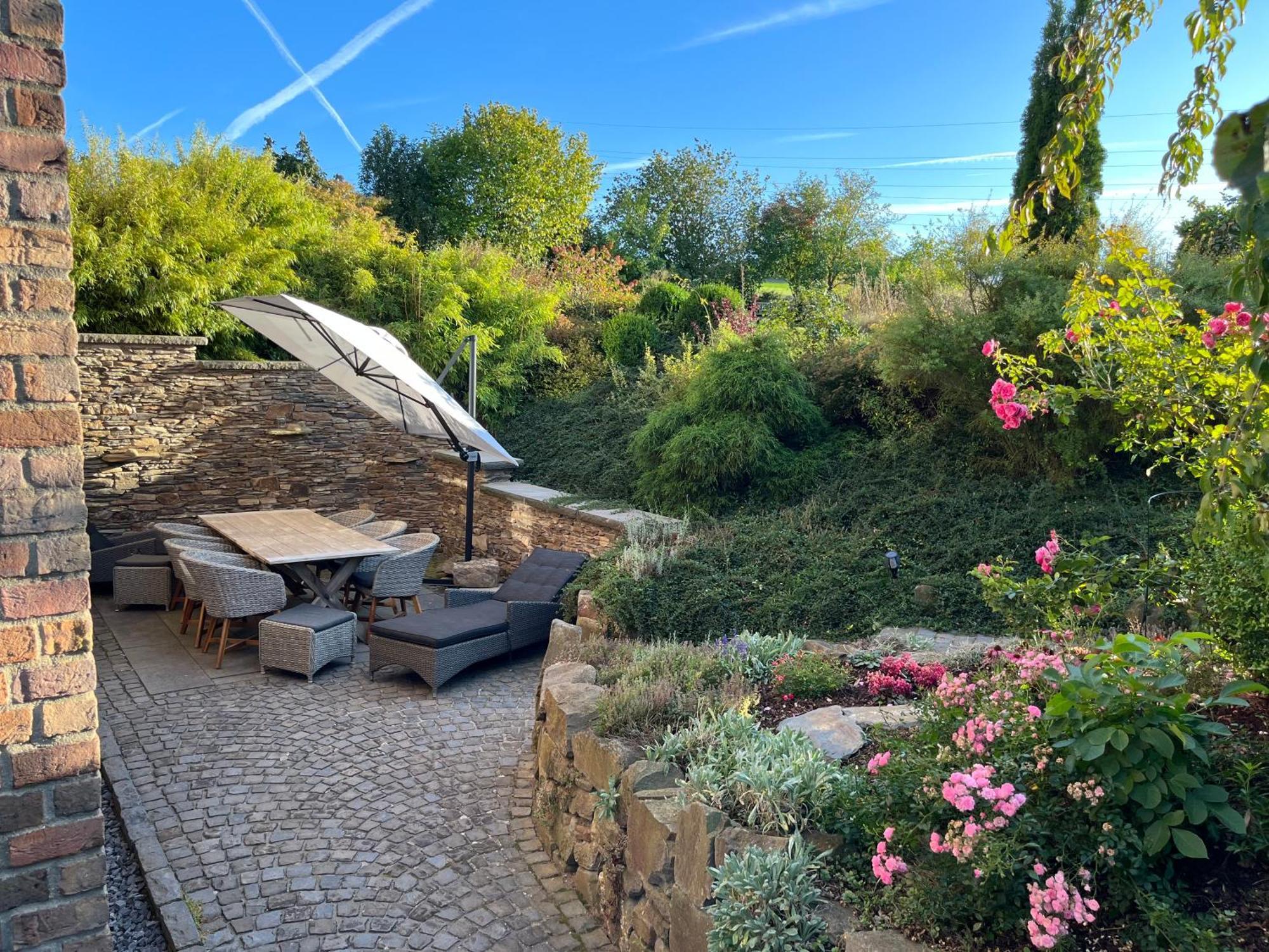 Attraktive Wohnung-Elztalidyll-Zwischen Mosel,Nuerburgring Und Burg Eltz Kollig エクステリア 写真